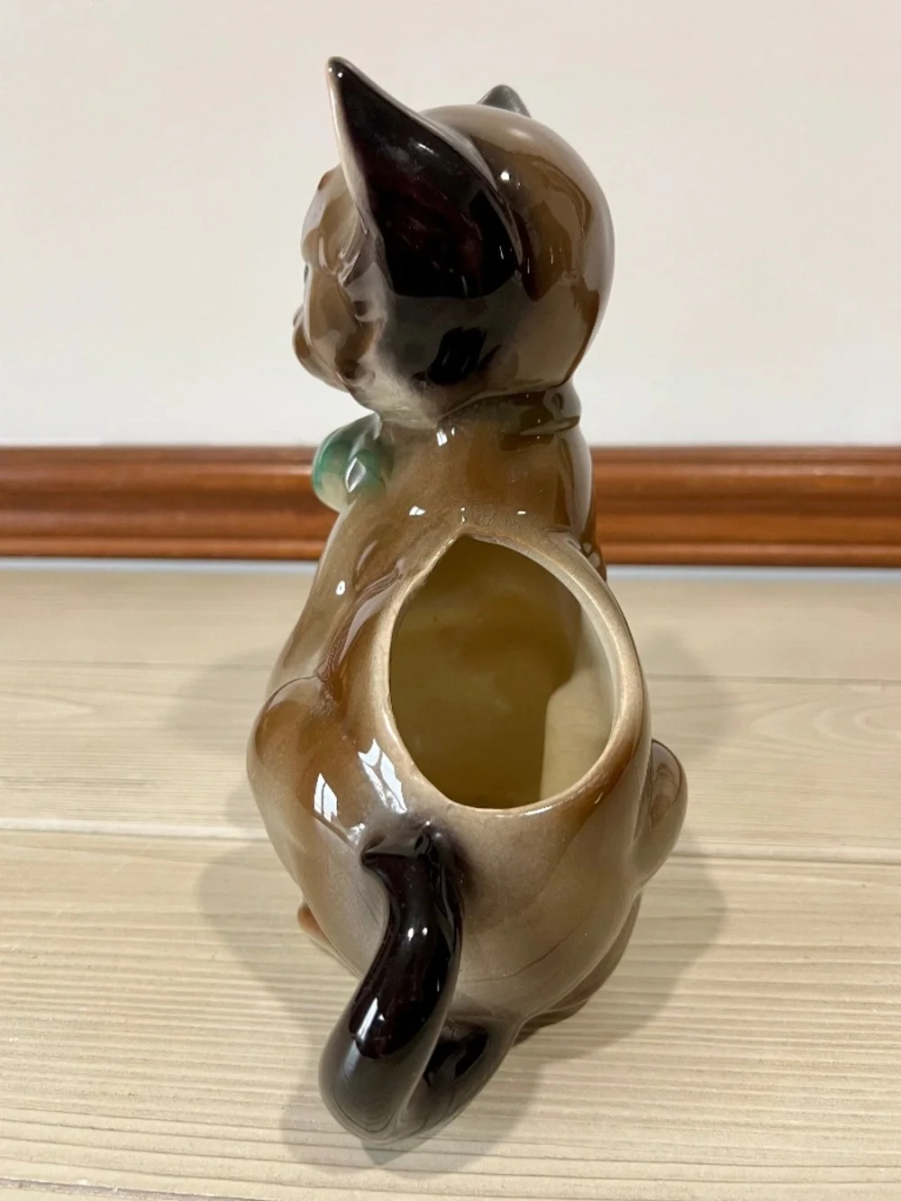 Royal Copley Kitten Planter with Yellow Yarn Ball